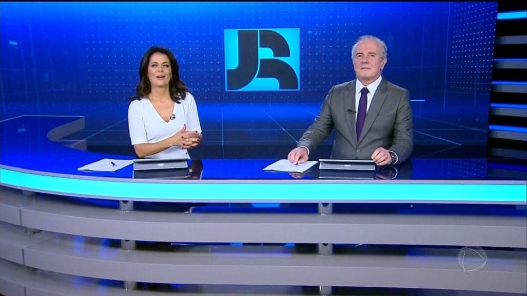 Jornal da Record estreia novo cenário e vira assunto na web, mas audiência decepciona