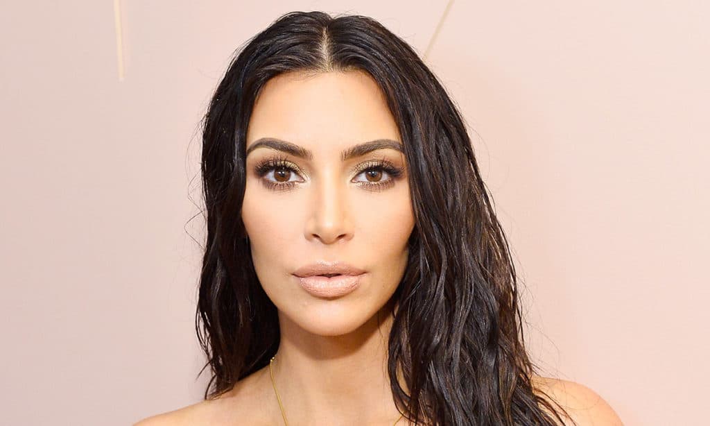 Kim Kardashian revela que adiou o parto de sua filha e expõe motivo intrigante para decisão