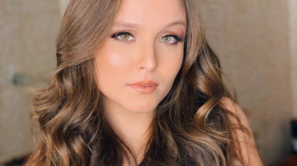 Larissa Manoela prova que cresceu, coloca corpão só de top pra jogo e impressiona: "Que gata"