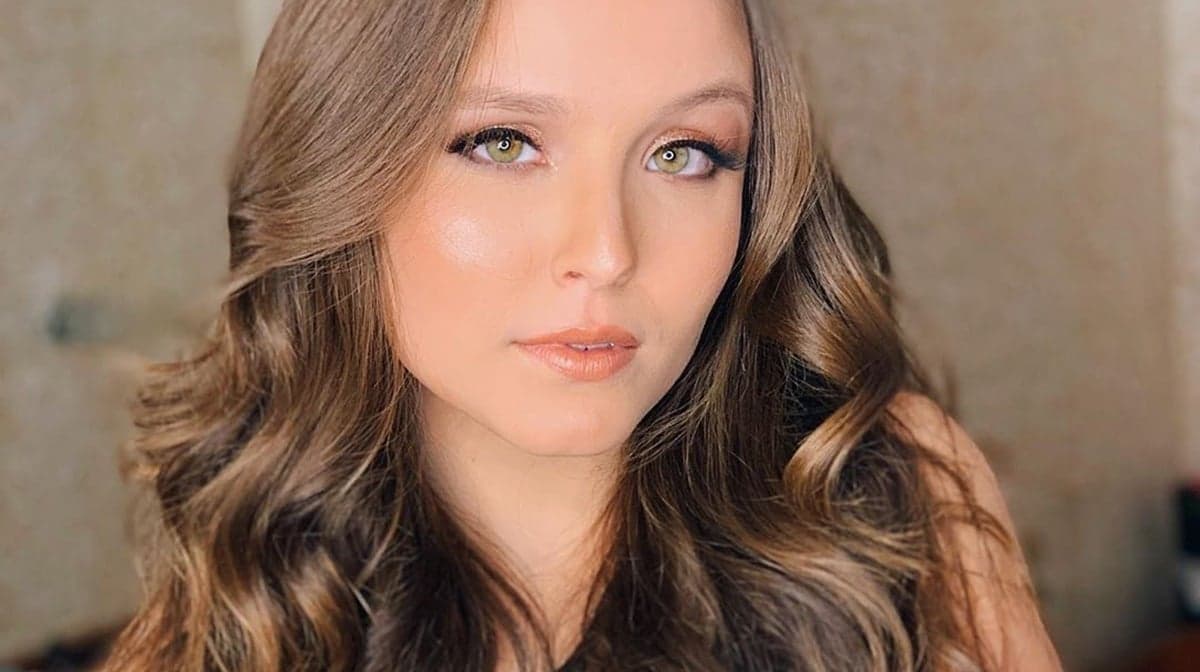 A atriz Larissa Manoela, do SBT, roubou a cena com registro pra lá de de bombástico nas redes sociais (Foto: Divulgação) A atriz Larissa Manoela, do SBT, roubou a cena com registro pra lá de de bombástico nas redes sociais (Foto: Divulgação)