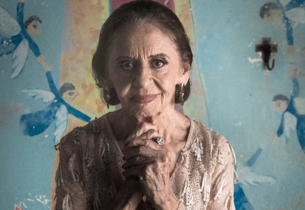 Laura Cardoso ressurge em foto e surpreende com aparência atual