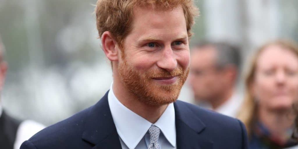 Príncipe Harry quebra tradição britânica, revolta a realeza e sofre severa punição