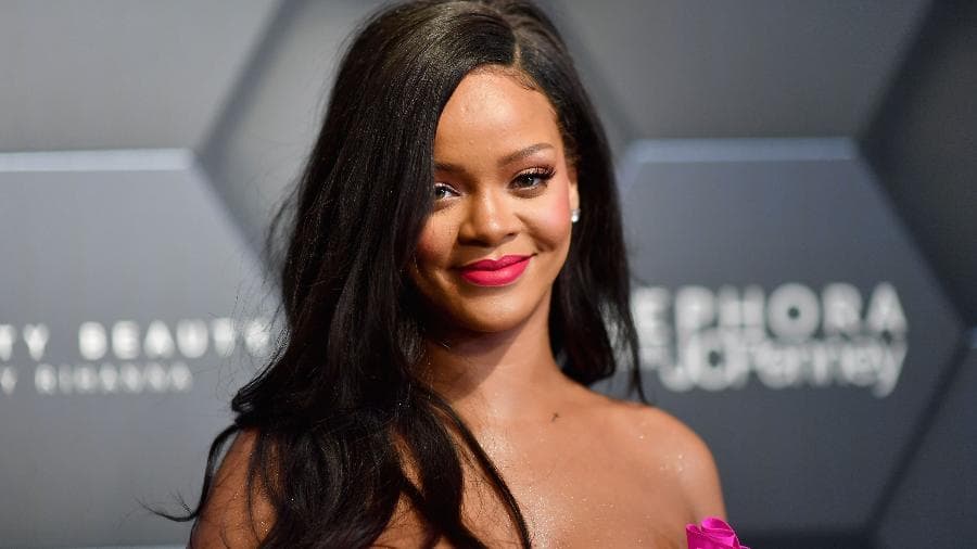 Rihanna tem gravidez anunciada e público fica perplexo com a novidade