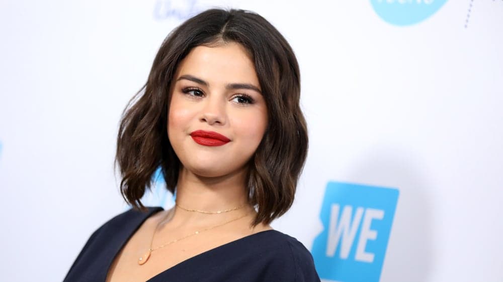 Selena Gomez surge em foto comprometedora mostrando a verdadeira face e deixa público intrigado