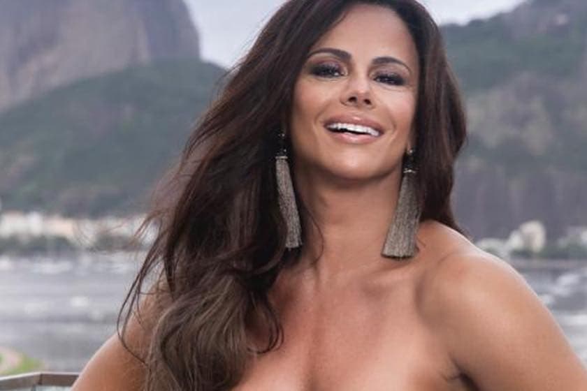Viviane Araújo surge com biquíni minúsculo e chama atenção