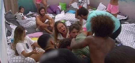 A Fazenda: participantes estão envolvidos em agressão e polêmica toma conta