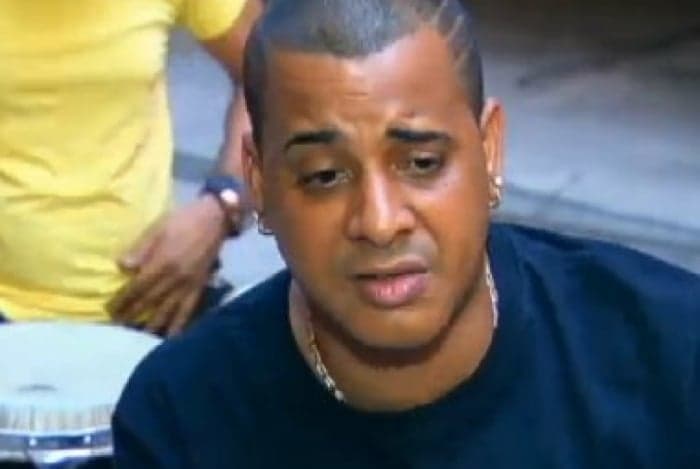 Xexéu, ex vocalista de Timbalada, é flagrado nas ruas sem consciência, pedindo dinheiro e situação drástica é exposta; vídeo