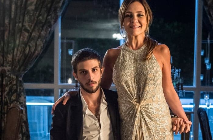 Amor de Mãe: Chay Suede será filho de Adriana Esteves e terá embate com a mãe; veja foto