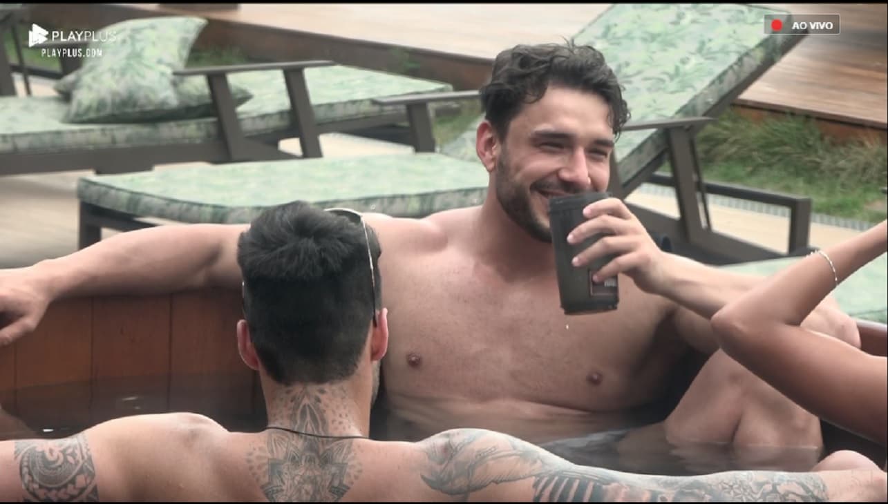 Lucas diverte os colegas em A Fazenda 2019 (Imagem: Reprodução) Lucas diverte os colegas em A Fazenda 2019 (Imagem: Reprodução)