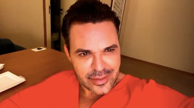 Morta! Eduardo Costa coloca aplique no cabelo e vira motivo de piada: "Tá horrível"