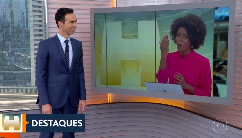 Maju Coutinho canta axé ao vivo para César Tralli e jornalista tem reação que ninguém esperava