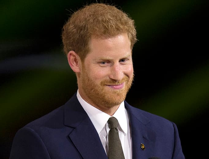 Príncipe Harry vai as lágrimas durante discurso emocionante sobre paternidade e motivo impressiona