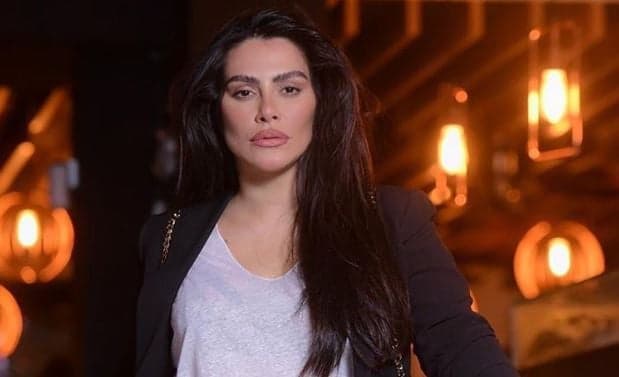 Cleo Pires chama atenção ao surgir irreconhecível em público e flagra expõe detalhes