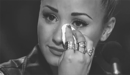 Demi Lovato desabafa sobre perda de amigo próximo