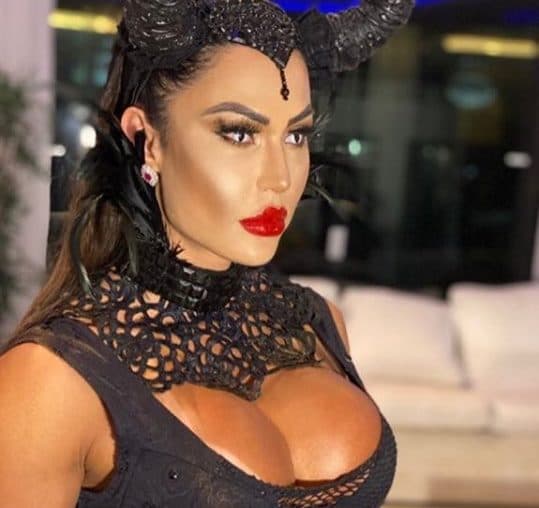 Gracyanne Barbosa surge com shortinho minúsculo e tamanho do bumbum choca: "Um CPF só pra bund*"