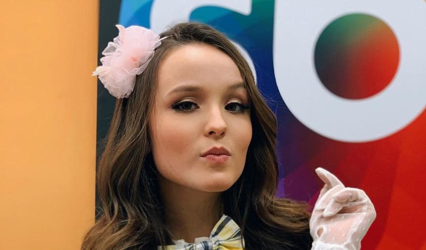 Larissa Manoela rebate críticas de que é bolsominion: 'Sou feminista'
