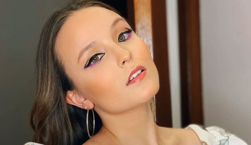 Larissa Manoela esbanja decote em premiação, revela mudanças no corpo e dispara: "Hoje foi ousado"