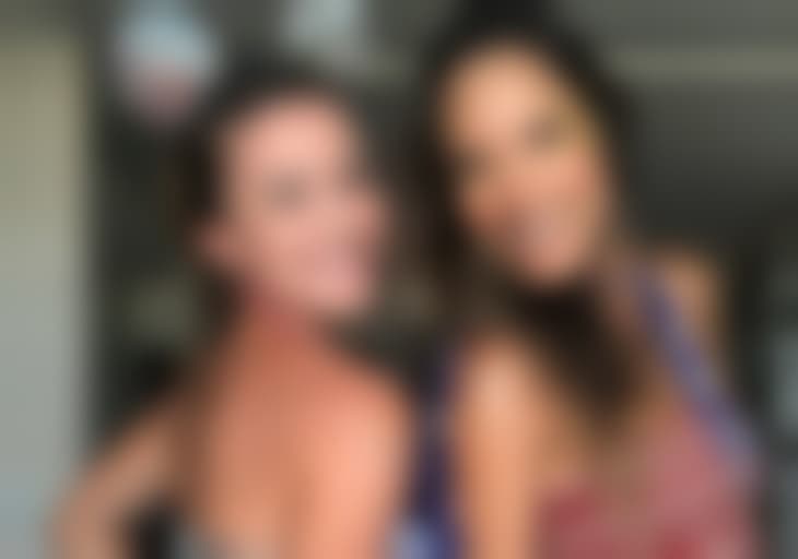 Famosa atriz da Globo está morando com a namorada em apartamento no RJ; juntas elas adotaram um filho