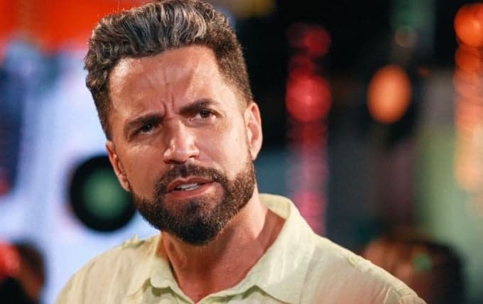 Latino assume romance com sua advogada e se declara nas redes sociais: "Pessoa especial"
