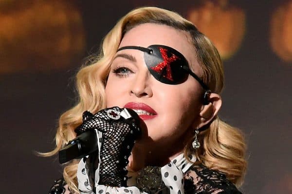 Madonna é processada por fã após problemas em show e briga feia é exposta