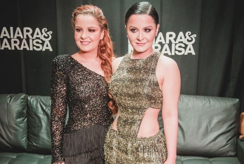 Maraisa, da dupla com Maiara, mostra barriga chapada e público aponta detalhe inusitado: "2 umbigos"