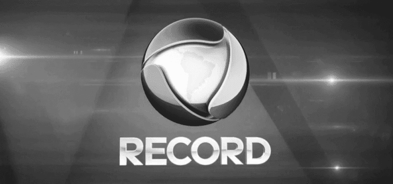 Repórter da Record comete erro terrível durante programa ao vivo e é atacada: "Péssimo exemplo''