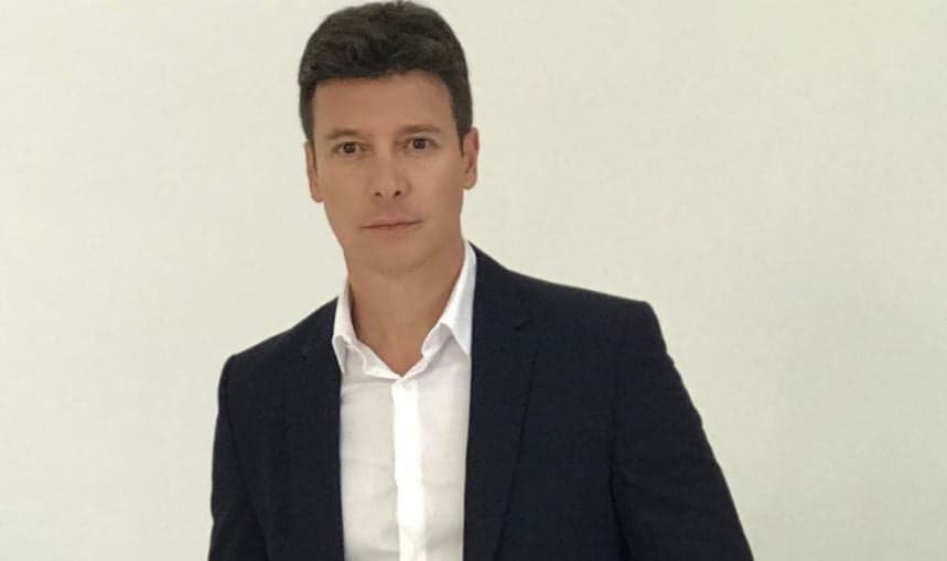 Rodrigo Faro surge em foto polêmica e preocupa público por conta de aparência: "Acordei assim''