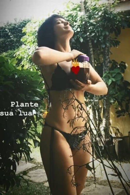 Bianca Bin faz ritual com sangue de menstruação. (imagem: Instagram) Bianca Bin faz ritual com sangue de menstruação. (imagem: Instagram)