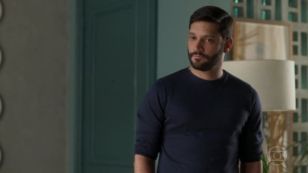 Bom Sucesso: Diogo é expulso de mansão e humilhado por Alberto em despedida
