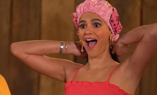 Bruna Marquezine surge atracada com famoso artista e e novo namoro é apontado