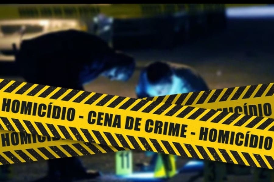Filho de ator famoso mata mãe a facadas dentro da própria casa e é morto por policiais