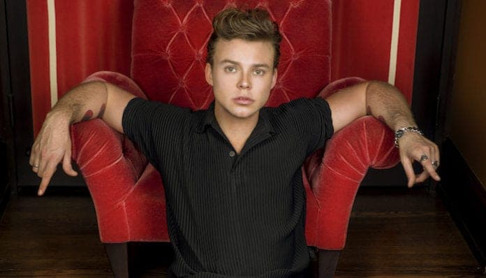 Ashton Irwin faz tweet alarmante é deixa a todos os seus fãs preocupados (Foto: Reprodução)