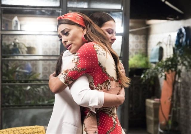 Vivi (Paolla Oliveira) e Maria da Paz (Juliana Paes) em A Dona do Pedaço (Foto: Globo/João Miguel Júnior) Vivi (Paolla Oliveira) e Maria da Paz (Juliana Paes) em A Dona do Pedaço (Foto: Globo/João Miguel Júnior)