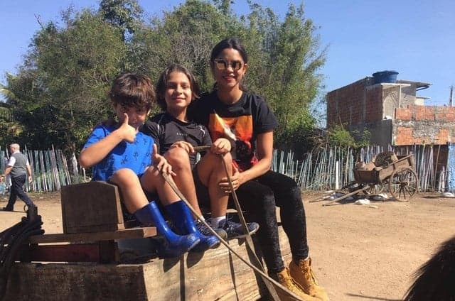 Lucy Alves com João Guilherme Fonseca e Pietro Buannafina em gravação da novela Amor de Mãe, da Globo (Foto: Arquivo pessoal) Lucy Alves com João Guilherme Fonseca e Pietro Buannafina em gravação da novela Amor de Mãe, da Globo (Foto: Arquivo pessoal)