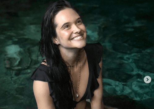 Juliana Paiva aparece sensual em foto rara e arranca suspiros: 'Mulher caliente'