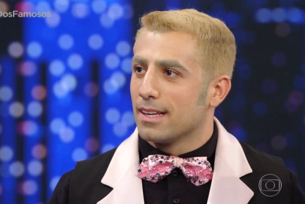 Kaysar é pego de surpresa pelo governo brasileiro e recebe notícia sobre permanência no Brasil