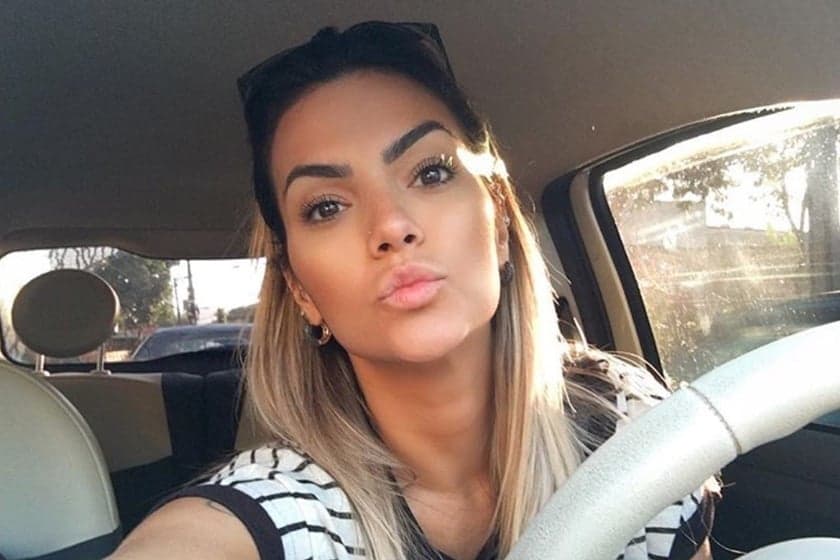 Kelly Key aparece em clique com pouca roupa e deixa parte íntima em destaque