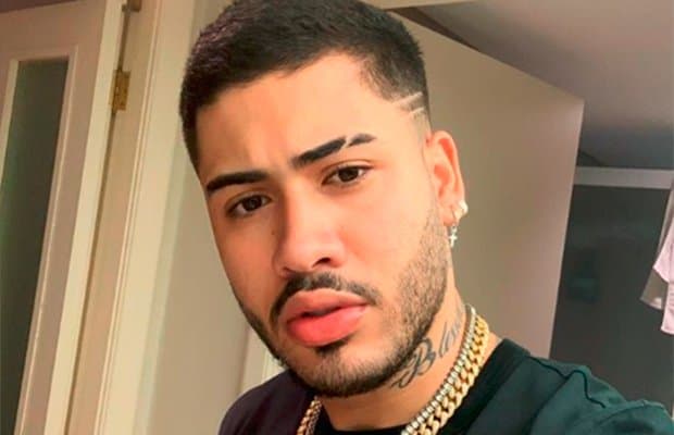 Kevinho aparece excitad* em foto