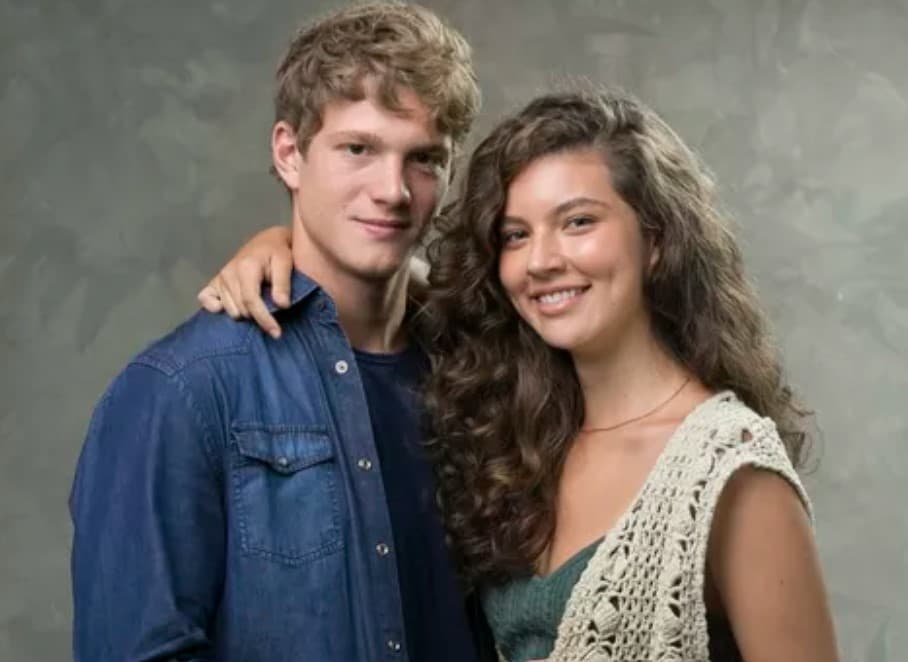 Pedro Novaes anuncia relação com Alanis Guillen, colega de Malhação