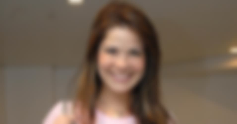 Atriz famosa é flagrada aos beijos com mulher em festa no Rio de Janeiro