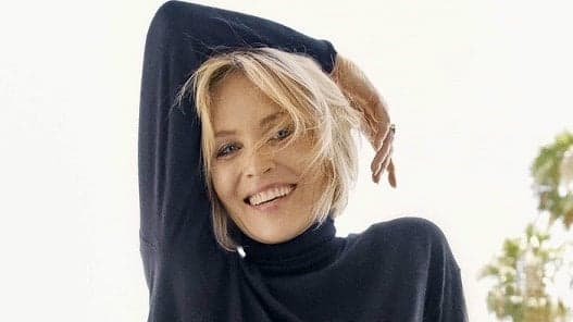 Sharon Stone surge em foto escandalosa de calcinha minúscula aos 61 anos e causa com transparência