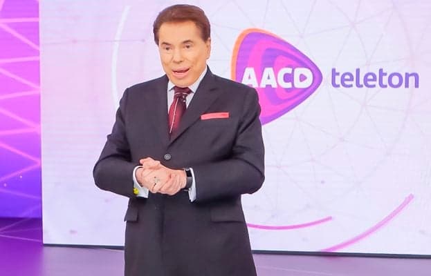Silvio Santos faz discurso no SBT, mas palco é "invadido" e funcionários ficam surpresos; entenda