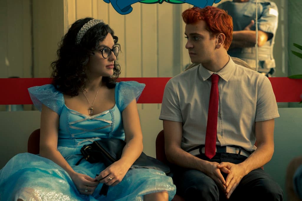 Netflix divulga detalhes da série brasileira Ninguém Tá olhando, que traz Kéfera Buchmann e Projota no elenco