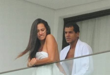 O ator de Mar do Sertão em flagra íntimo na sacada de hotel - Foto; Reprodução/Internet O ator de Mar do Sertão em flagra íntimo na sacada de hotel - Foto; Reprodução/Internet