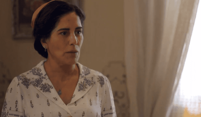 Éramos Seis: Lola dá flagra em Carlos e Alfredo, e fica chocada com o que ouve dos filhos