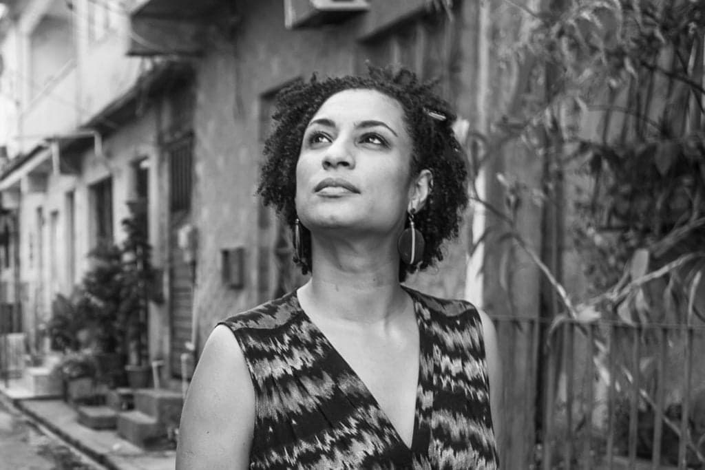 Marielle Franco, morta há um ano, volta do além, revela quem são seus assassinos e mistério termina: "estou bem"