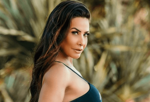 Scheila Carvalho surge em momento íntimo com cachorro, tem nome envolvido em zoofilia e público reage: "chama a Luiza Mell"