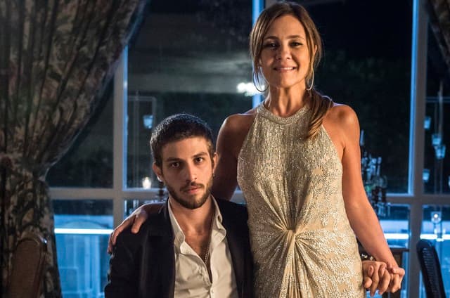 Chay Suede será filho de Adriana Esteves em Amor de Mãe (Foto: Divulgação/Globo)