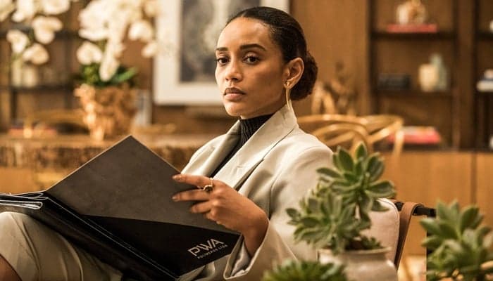 Amor de Mãe: Vitória pressiona Lurdes durante serviço e faz interrogatório sobre Thelma