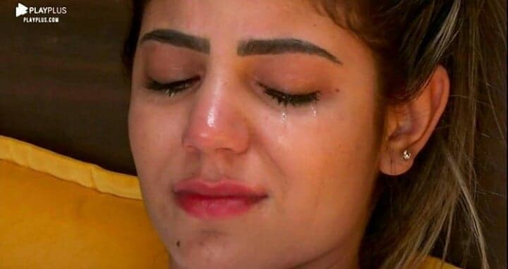 A Fazenda 11: Hariany desaba em lágrimas após Lucas por fim em namoro e peoa se isola em casa da árvore